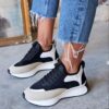 DECENT SNEAKER